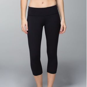 Lululemon Black Wunder Under Crops